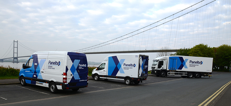 3 vehículos Paneltex